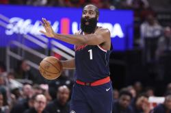  哈登关键节点战术调整,加拿大队带队取胜了吗 